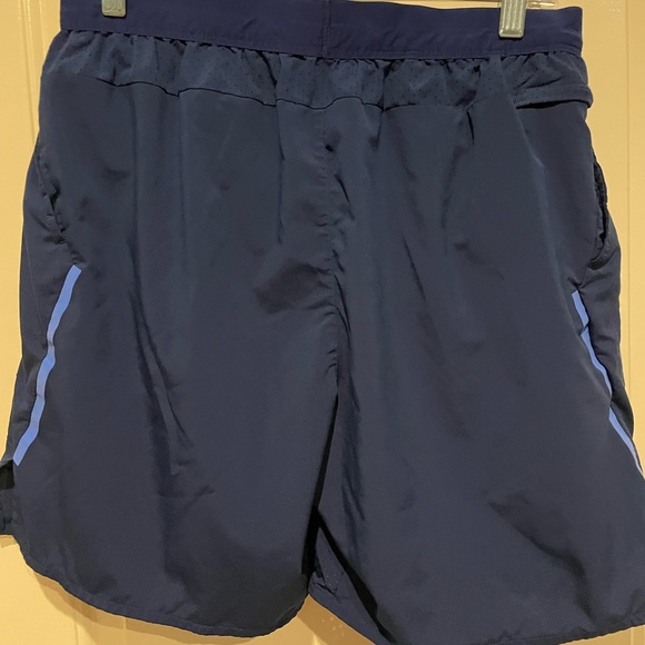 Mens Nike Running Shorts, Size Large. - Picture 2 of 4